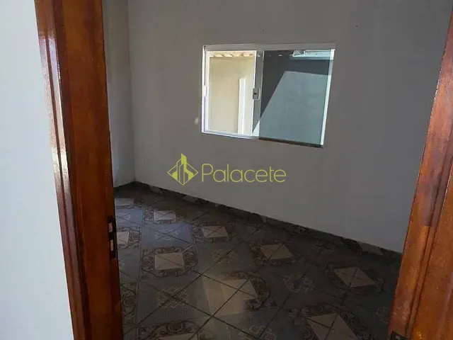 Casa com 250m² 2 quartos e 2 banheiros, à venda, no bairro Conjunto Residencial Araretama em Pindamonhangaba