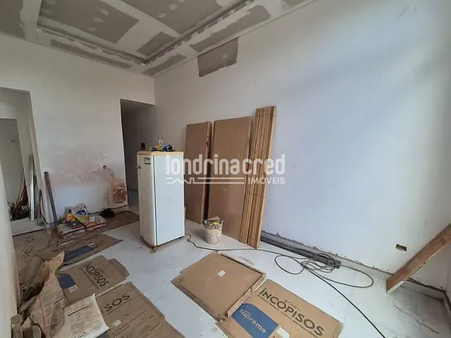 Casa com 180m² 2 quartos e 2 banheiros, à venda, no bairro Colúmbia em Londrina