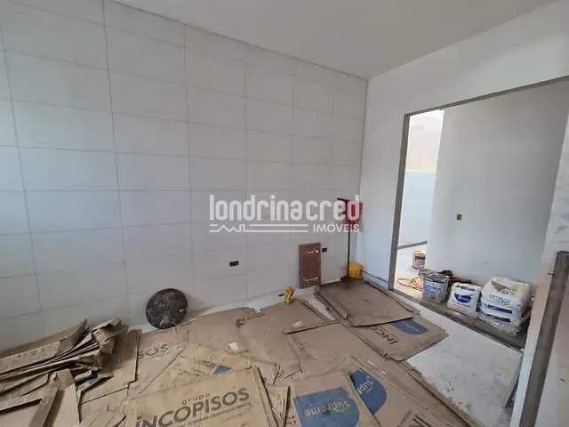 Casa com 180m² 2 quartos e 2 banheiros, à venda, no bairro Colúmbia em Londrina