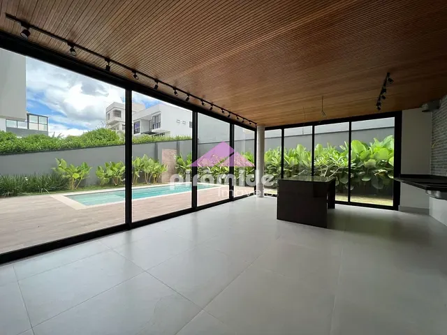 Casa com 450m² 4 quartos e 3 banheiros, à venda, no bairro Urbanova em São José dos Campos