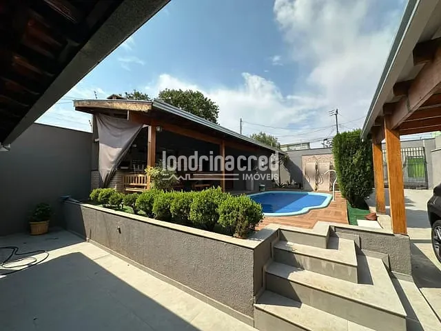 Casa com 300m² 3 quartos e 3 banheiros, à venda, no bairro Leonor em Londrina