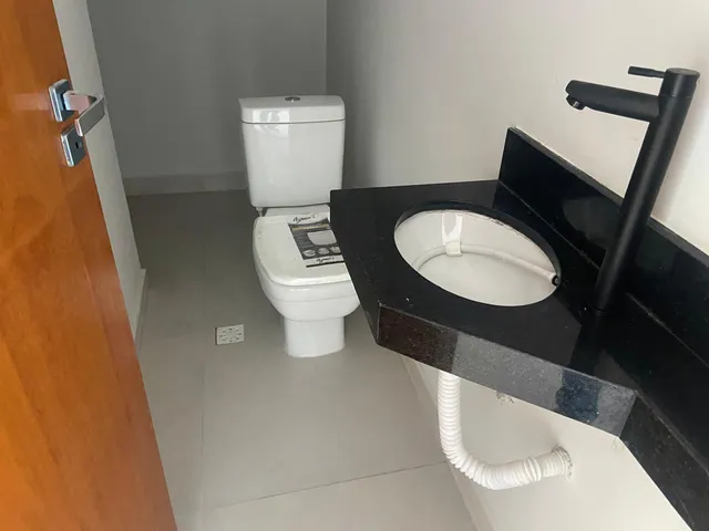 Sobrado 2 quartos e 2 banheiros, à venda, no bairro Loteamento Residencial e Comercial Flamboyant em Pindamonhangaba