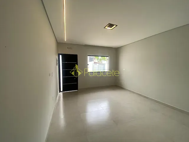 Sobrado 2 quartos e 2 banheiros, à venda, no bairro Loteamento Residencial e Comercial Flamboyant em Pindamonhangaba