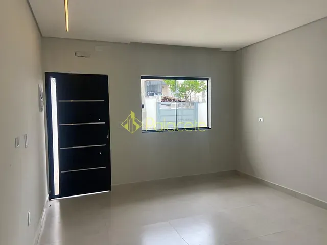 Sobrado 2 quartos e 2 banheiros, à venda, no bairro Loteamento Residencial e Comercial Flamboyant em Pindamonhangaba