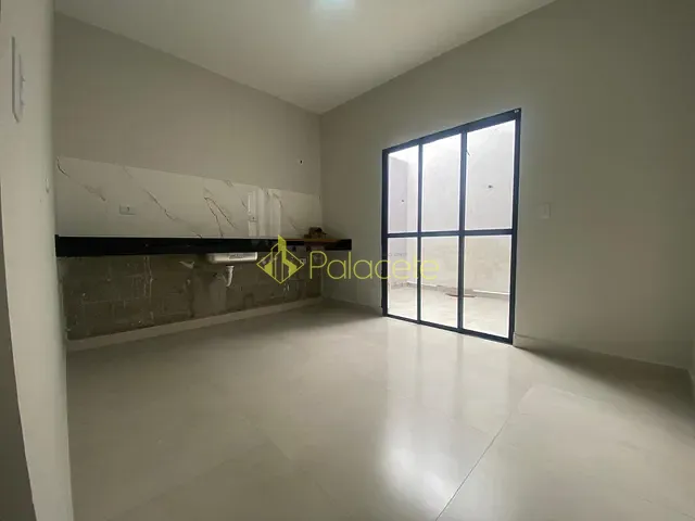 Sobrado 2 quartos e 2 banheiros, à venda, no bairro Loteamento Residencial e Comercial Flamboyant em Pindamonhangaba