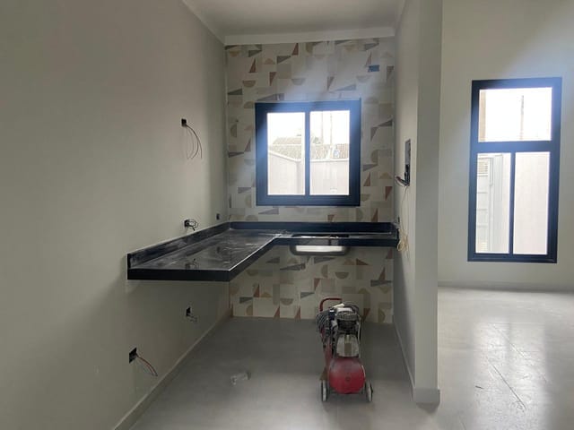 Casa com 125m² 2 quartos e 2 banheiros, à venda, no bairro Residencial e Comercial Portal dos Eucaliptos em Pindamonhangaba