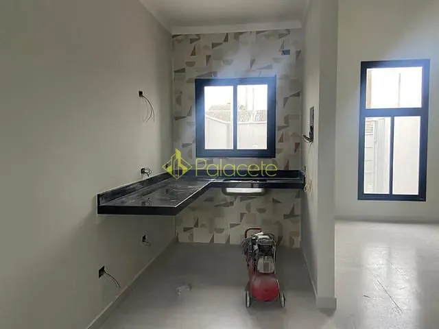 Casa com 125m² 2 quartos e 2 banheiros, à venda, no bairro Residencial e Comercial Portal dos Eucaliptos em Pindamonhangaba