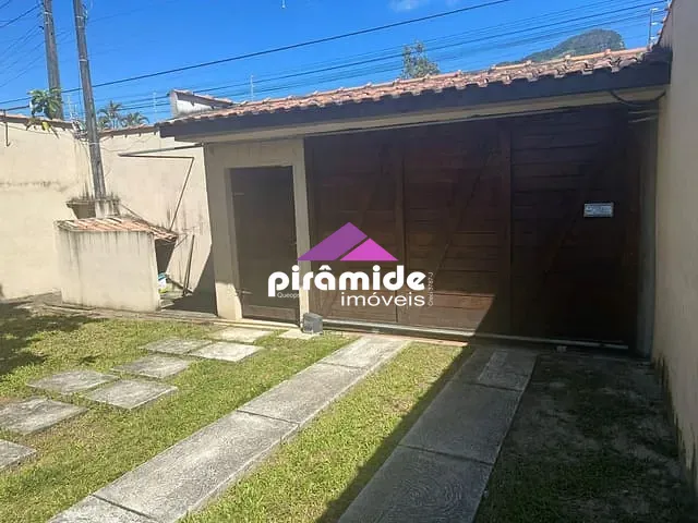 Casa com 300m² 2 quartos e 1 banheiro, à venda, no bairro Jardim Jaqueira em Caraguatatuba