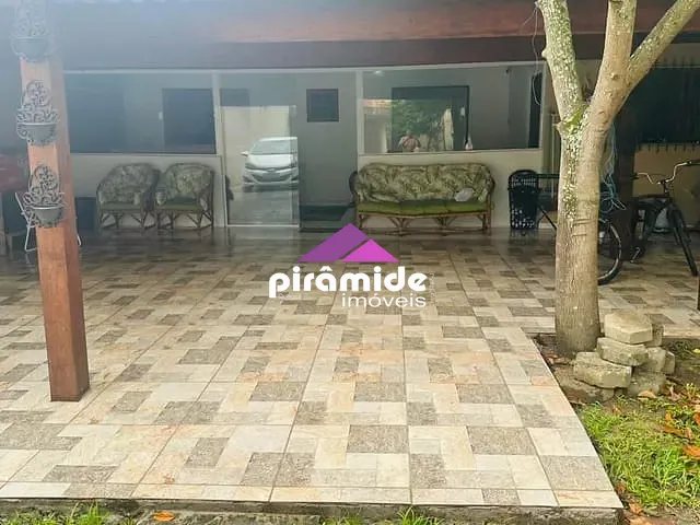 Casa com 300m² 2 quartos e 1 banheiro, à venda, no bairro Jardim Jaqueira em Caraguatatuba