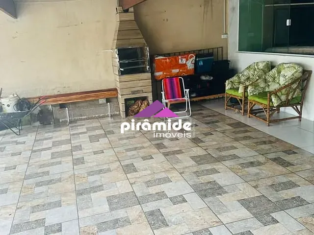 Casa com 300m² 2 quartos e 1 banheiro, à venda, no bairro Jardim Jaqueira em Caraguatatuba