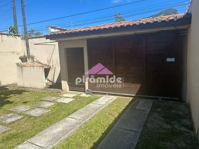 Casa com 300m² 2 quartos e 1 banheiro, à venda, no bairro Jardim Jaqueira em Caraguatatuba