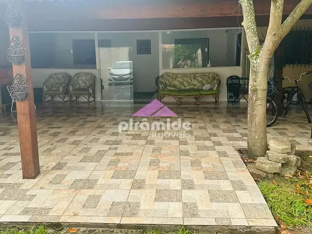 Casa com 300m² 2 quartos e 1 banheiro, à venda, no bairro Jardim Jaqueira em Caraguatatuba