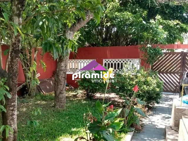 Casa com 250m² 2 quartos e 2 banheiros, à venda, no bairro Balneário dos Golfinhos em Caraguatatuba