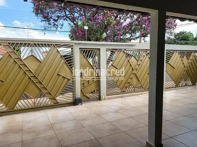 Casa com 354m² 4 quartos e 2 banheiros, à venda, no bairro Antares em Londrina