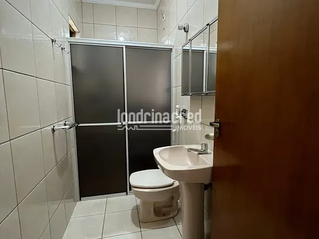 Casa com 354m² 4 quartos e 2 banheiros, à venda, no bairro Antares em Londrina