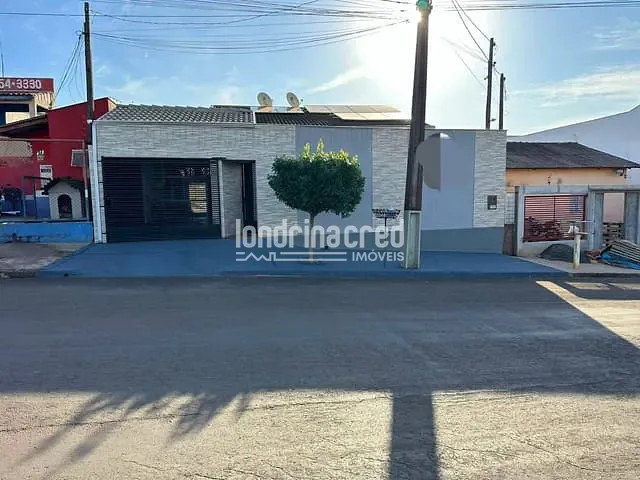 Casa com 140m² 2 quartos e 1 banheiro, à venda, no bairro Conjunto Residencial Roberto Conceição em Cambé