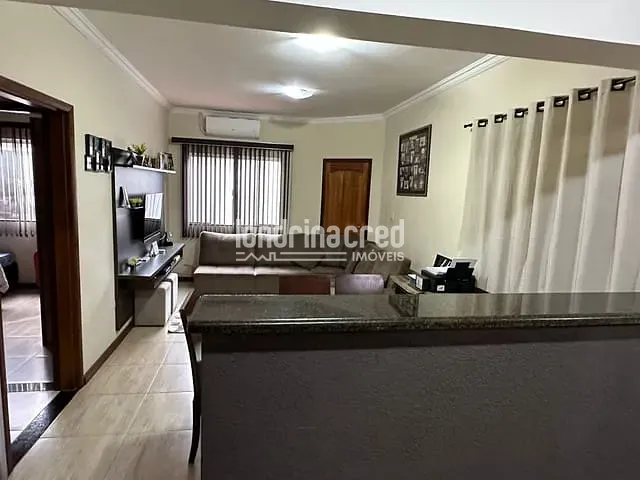Casa com 140m² 2 quartos e 1 banheiro, à venda, no bairro Conjunto Residencial Roberto Conceição em Cambé