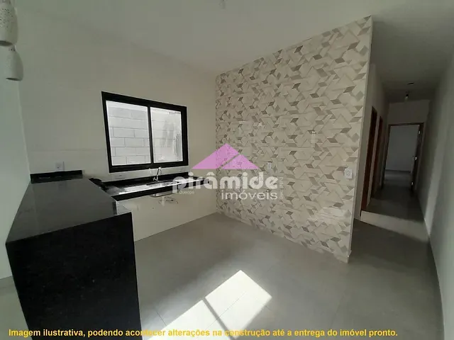 Casa 2 quartos e 2 banheiros, à venda, no bairro Balneário Recanto do Sol em Caraguatatuba