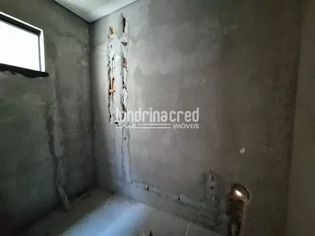 Casa com 126m² 2 quartos e 1 banheiro, à venda, no bairro Colinas em Londrina