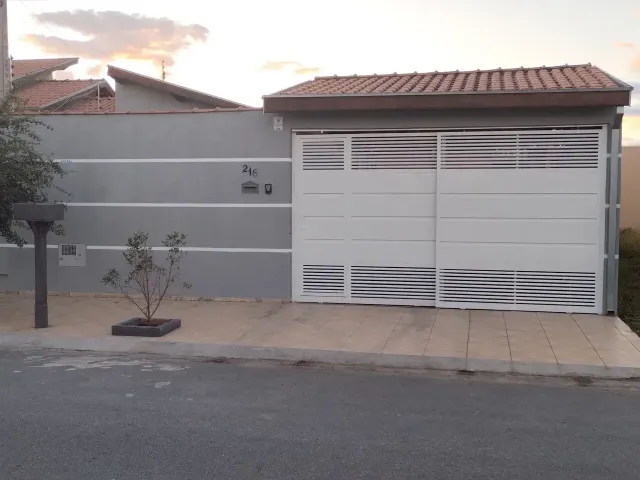 Casa com 200m² 2 quartos e 1 banheiro, à venda, no bairro Loteamento Residencial e Comercial Araguaia em Pindamonhangaba