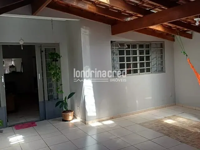 Casa 2 quartos e 3 banheiros, à venda, no bairro Califórnia em Londrina