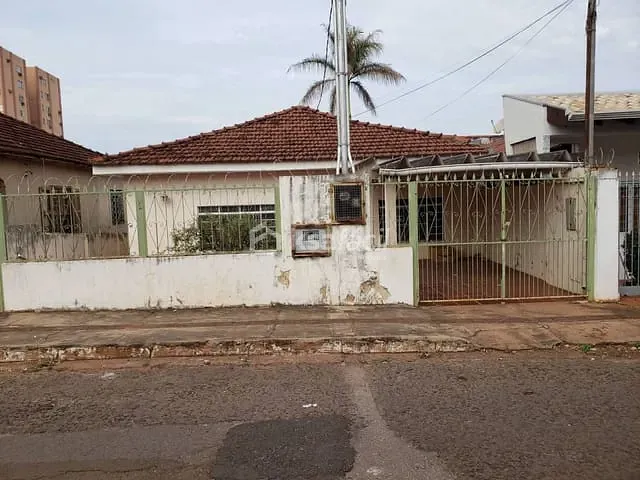 Casa com 400m² 3 quartos e 3 banheiros, à venda, no bairro Amambaí em Campo Grande