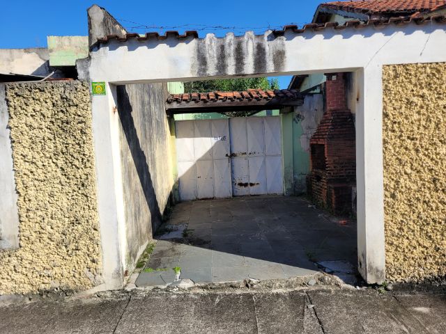 Casa com 390m² 4 quartos e 3 banheiros, à venda, no bairro Vila São Benedito em Pindamonhangaba