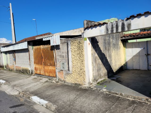 Casa com 390m² 4 quartos e 3 banheiros, à venda, no bairro Vila São Benedito em Pindamonhangaba