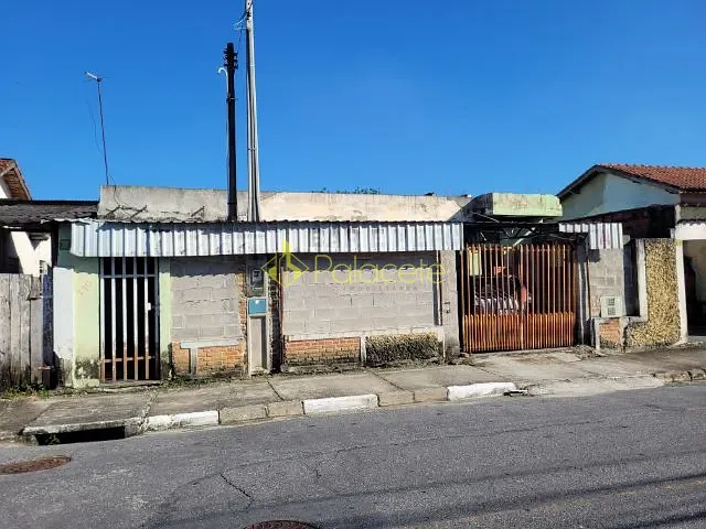 Casa com 390m² 4 quartos e 3 banheiros, à venda, no bairro Vila São Benedito em Pindamonhangaba