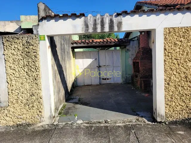 Casa com 390m² 4 quartos e 3 banheiros, à venda, no bairro Vila São Benedito em Pindamonhangaba