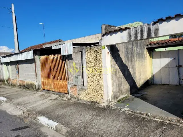Casa com 390m² 4 quartos e 3 banheiros, à venda, no bairro Vila São Benedito em Pindamonhangaba