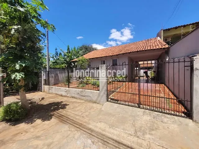 Casa com 300m² 2 quartos e 2 banheiros, à venda, no bairro Jardim Guararapes em Londrina