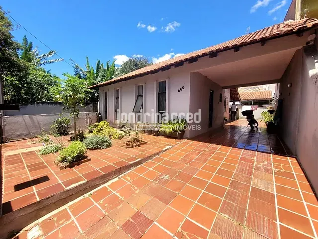 Casa com 300m² 2 quartos e 2 banheiros, à venda, no bairro Jardim Guararapes em Londrina