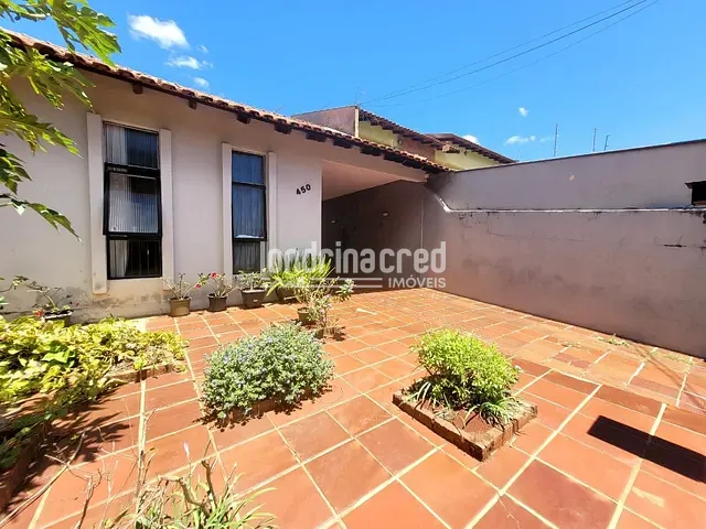 Casa com 300m² 2 quartos e 2 banheiros, à venda, no bairro Jardim Guararapes em Londrina