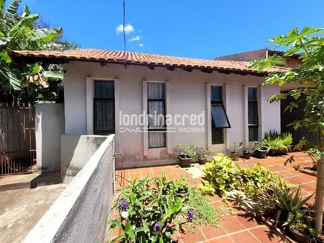 Casa com 300m² 2 quartos e 2 banheiros, à venda, no bairro Jardim Guararapes em Londrina