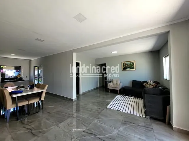 Casa com 250m² 3 quartos e 3 banheiros, à venda, no bairro Jardim São Vicente Palloti em Londrina