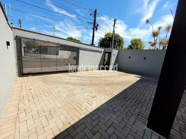 Casa com 278m² 4 quartos e 3 banheiros, à venda, no bairro Novo Aeroporto em Londrina