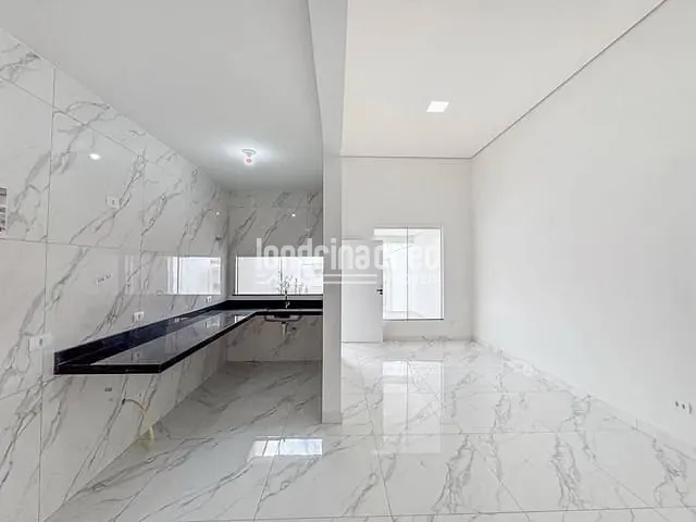 Casa com 150m² 3 quartos e 2 banheiros, à venda, no bairro Colúmbia em Londrina