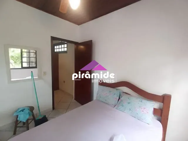 Casa com 720m² 4 quartos e 3 banheiros, à venda, no bairro Cocanha em Caraguatatuba