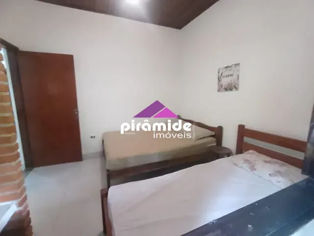 Casa com 720m² 4 quartos e 3 banheiros, à venda, no bairro Cocanha em Caraguatatuba