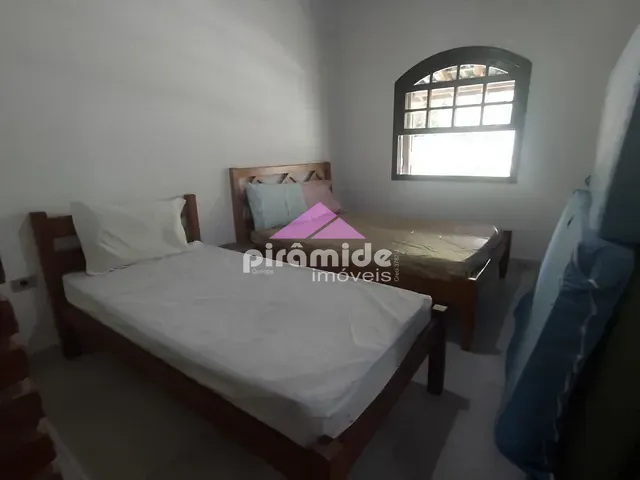 Casa com 720m² 4 quartos e 3 banheiros, à venda, no bairro Cocanha em Caraguatatuba