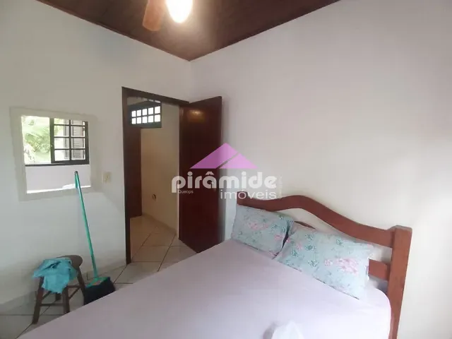 Casa com 720m² 4 quartos e 3 banheiros, à venda, no bairro Cocanha em Caraguatatuba