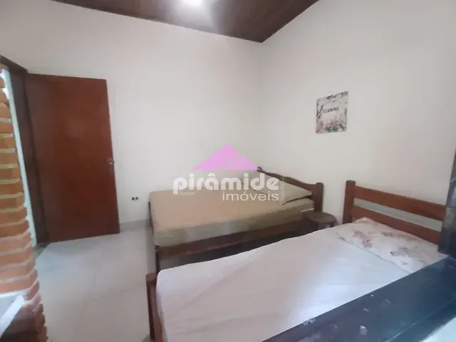 Casa com 720m² 4 quartos e 3 banheiros, à venda, no bairro Cocanha em Caraguatatuba