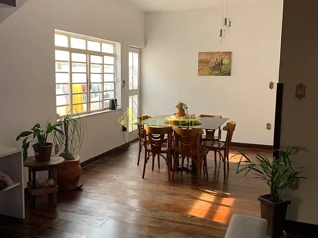 Casa com 302m², à venda, no bairro Centro em Pindamonhangaba