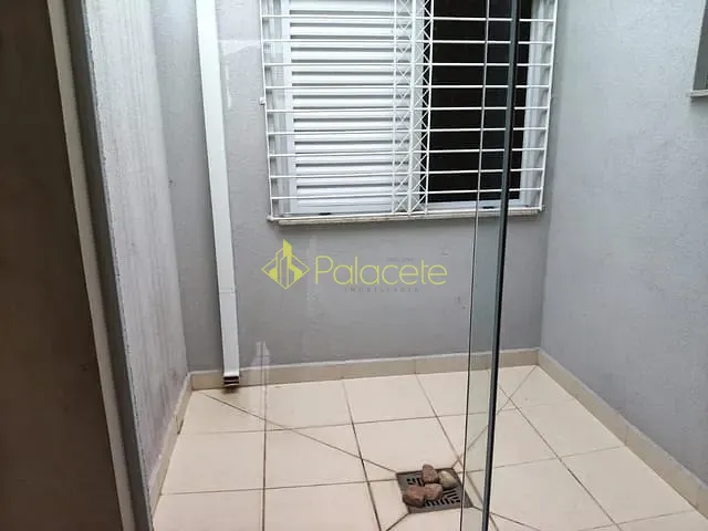 Casa 2 quartos e 2 banheiros, à venda, no bairro Centro em Pindamonhangaba