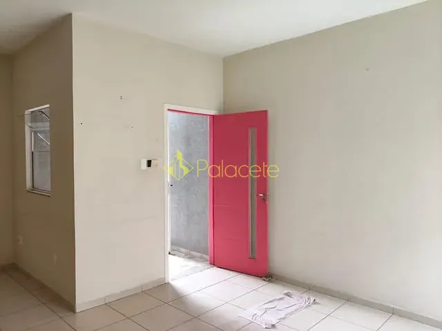 Casa 2 quartos e 2 banheiros, à venda, no bairro Centro em Pindamonhangaba