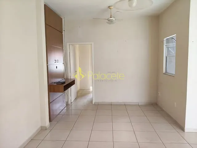 Casa 2 quartos e 2 banheiros, à venda, no bairro Centro em Pindamonhangaba