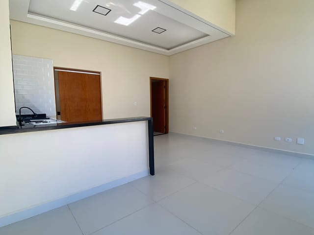 Casa 3 quartos e 2 banheiros, à venda, no bairro Residencial Vila Romana em Pindamonhangaba
