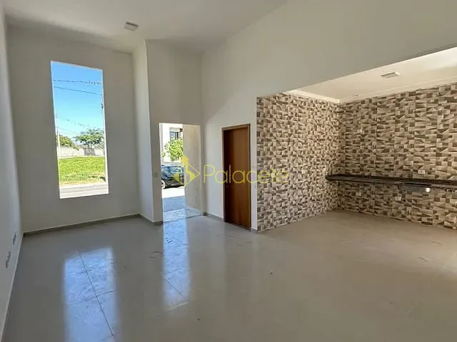 Casa 3 quartos e 2 banheiros, à venda, no bairro Loteamento Industrial Água Preta em Pindamonhangaba