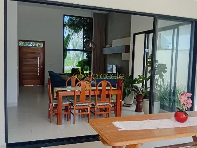 Casa 3 quartos e 4 banheiros, à venda, no bairro Loteamento Residencial Reserva dos Lagos em Pindamonhangaba